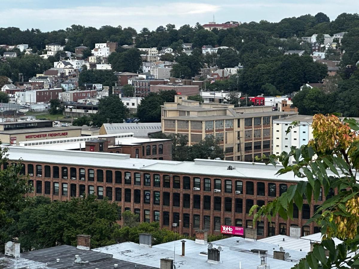 4-A Diamond In Yonkers Hotel Eksteriør billede