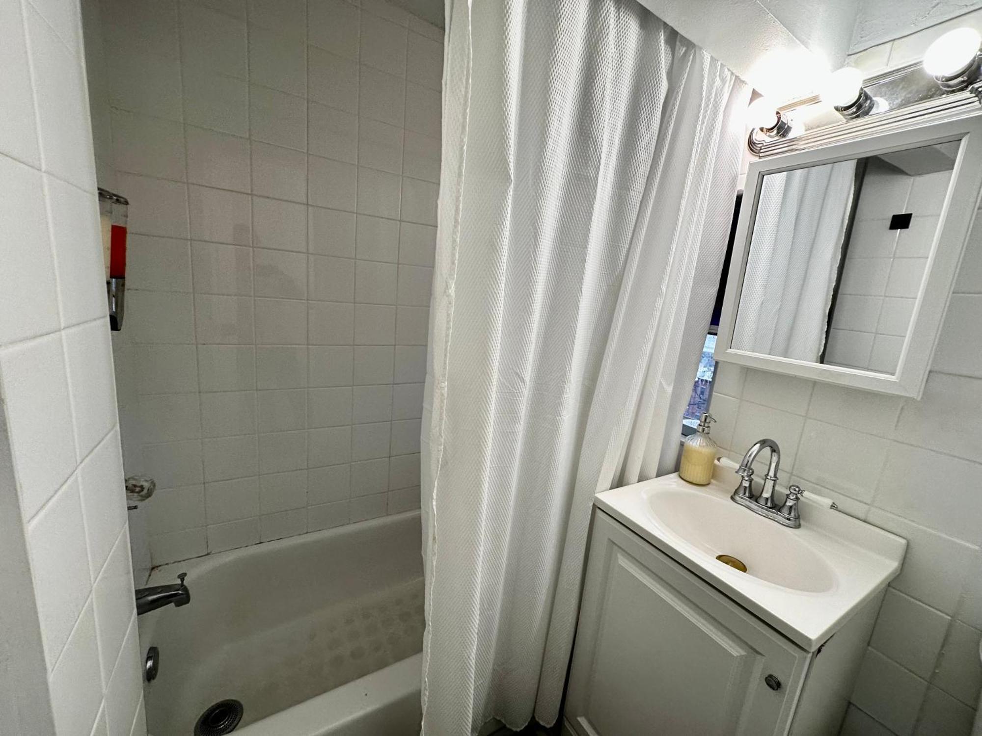 4-A Diamond In Yonkers Hotel Eksteriør billede